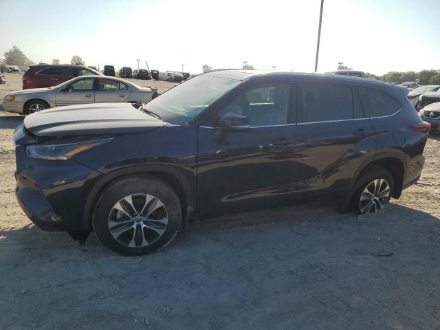 Image 1 of 2021 TOYOTA HIGHLANDER XLE 2021 with VIN 5TDHZRBH5MS121156