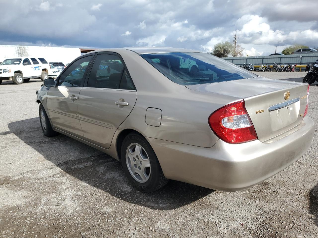 Image 2 of 2002 TOYOTA CAMRY LE 2002 with VIN 4T1BF32K42U024803