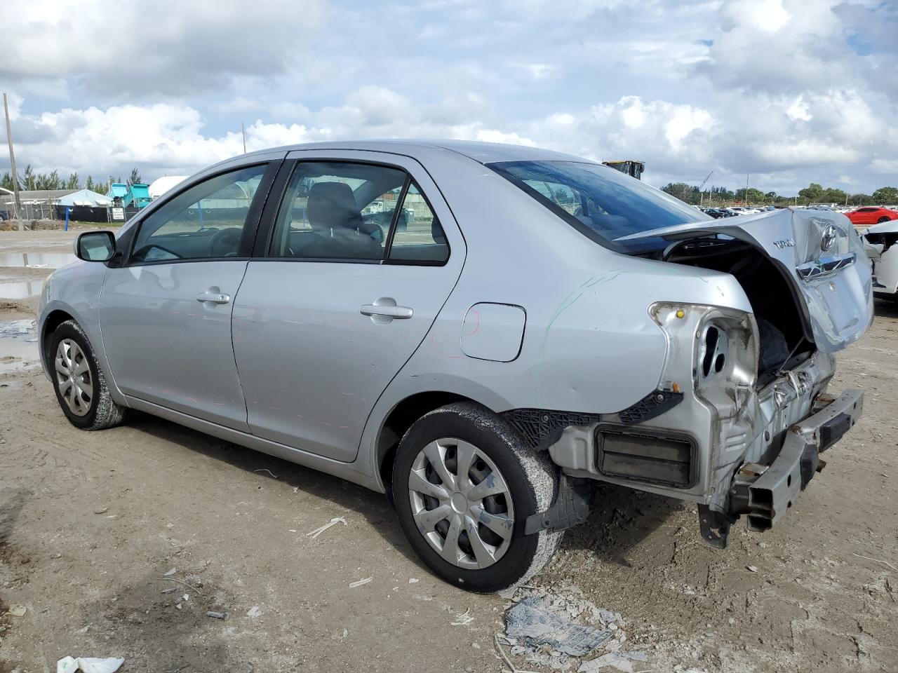 Изображение 2 2007 TOYOTA YARIS  2007 с VIN JTDBT923271037132