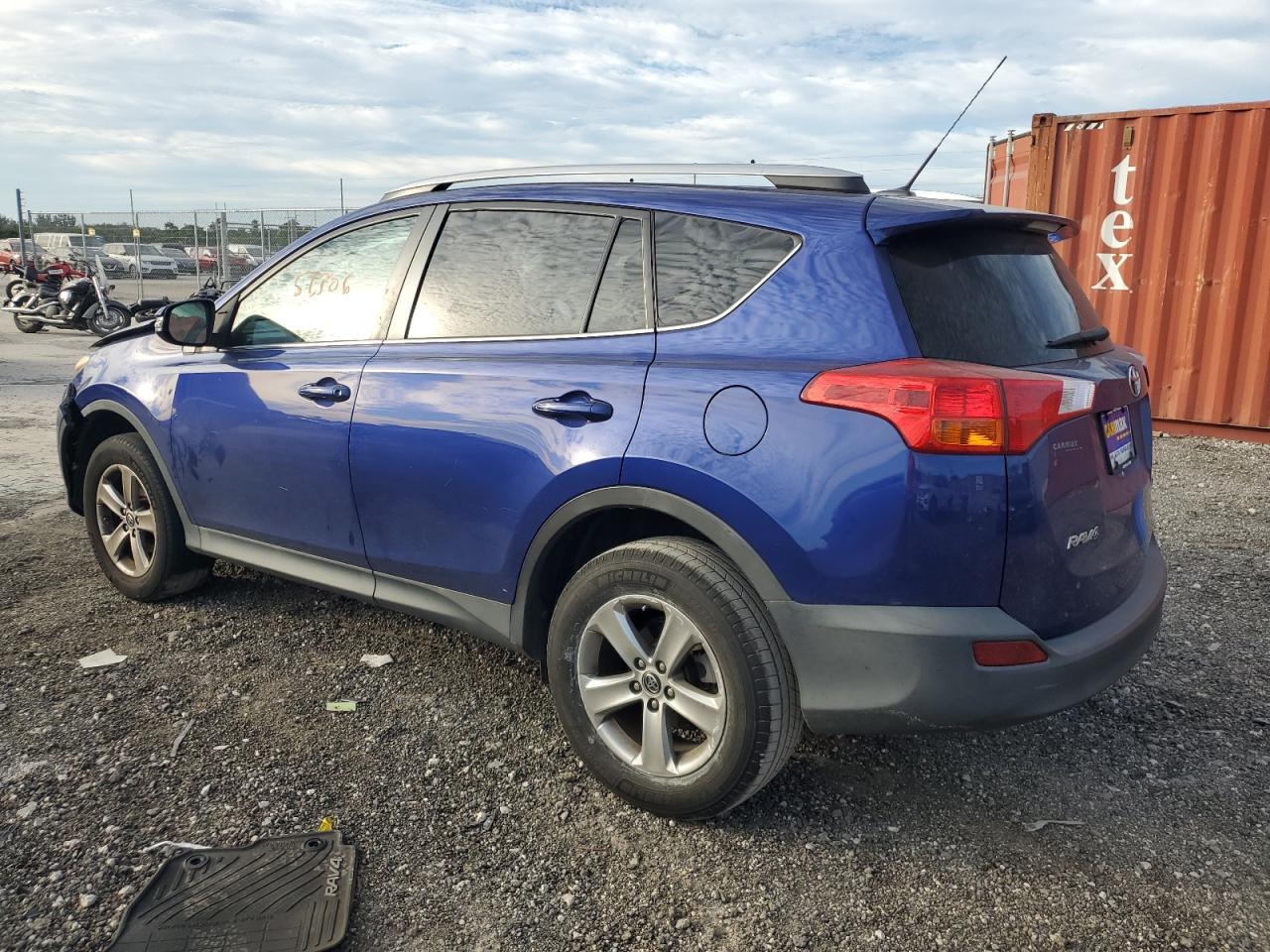 Image 2 of 2015 TOYOTA RAV4 XLE 2015 with VIN 2T3WFREV5FW138445