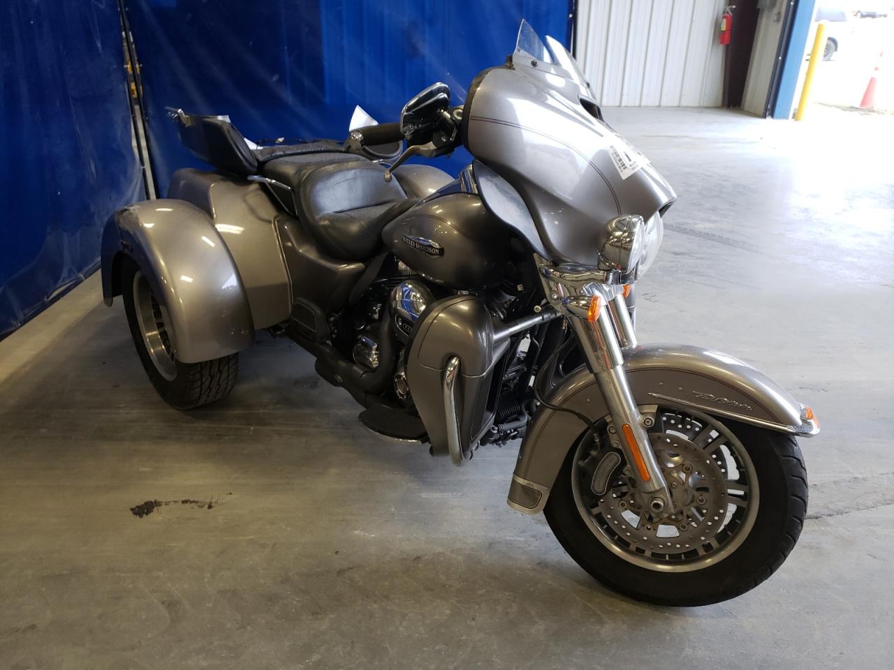 Obraz 1 z 2016 HARLEY-DAVIDSON FLHTCUTG TRI GLIDE ULTRA 2016 z VIN 1HD1MAL16GB852255