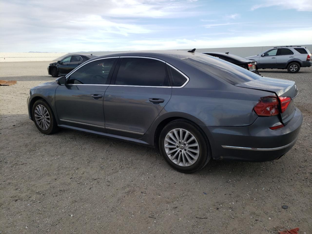 Obraz 2 z 2016 VOLKSWAGEN PASSAT SE 2016 z VIN 1VWBT7A3XGC033630