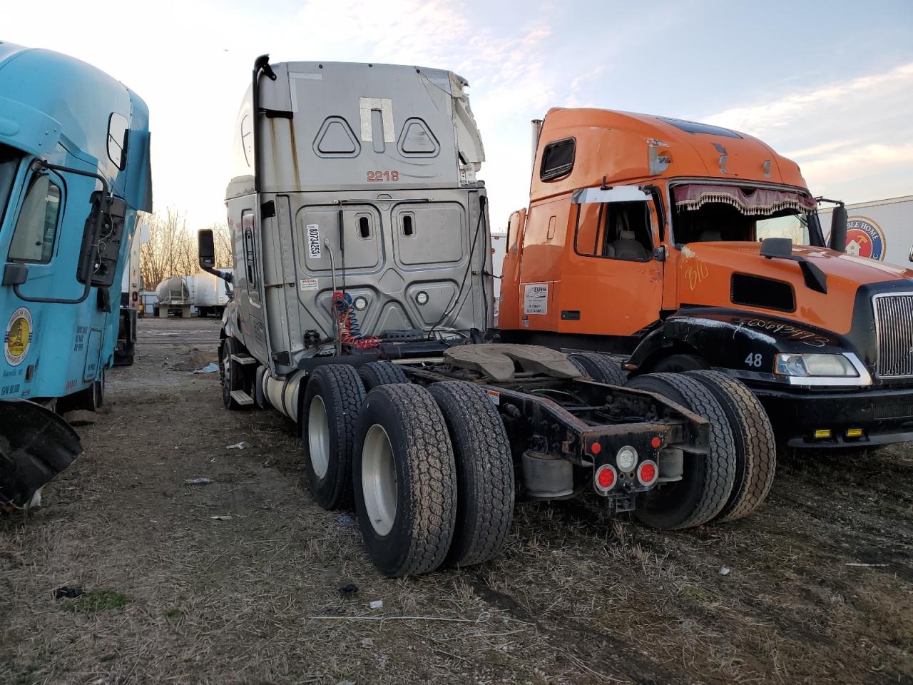 Image 3 of 2019 FREIGHTLINER CASCADIA 126  2019 with VIN 3AKJHHDR4KSKS9185