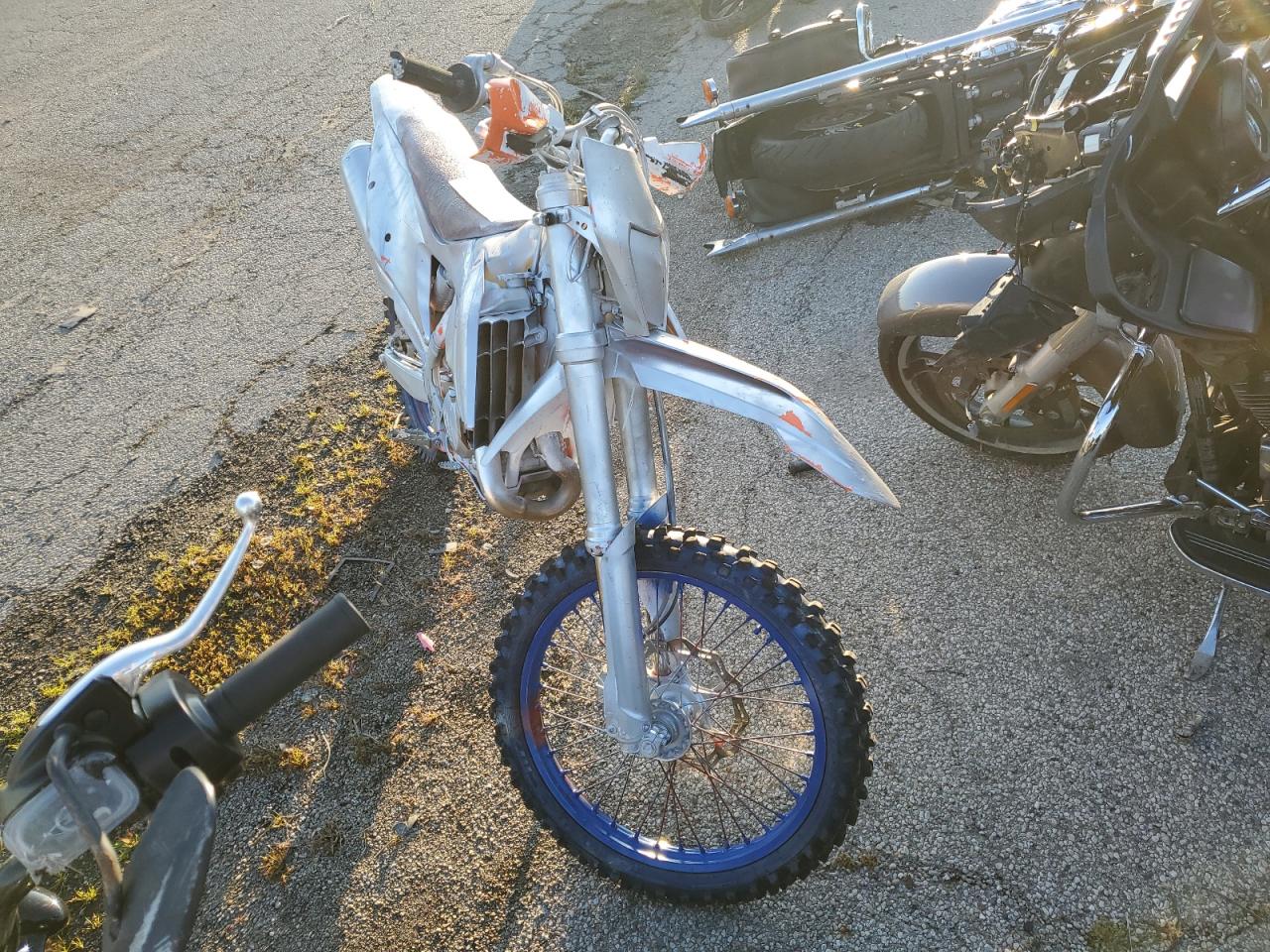 Obraz 1 z 2023 KTM 450 XCF-W 2023 z VIN VBKEXN434PM302346