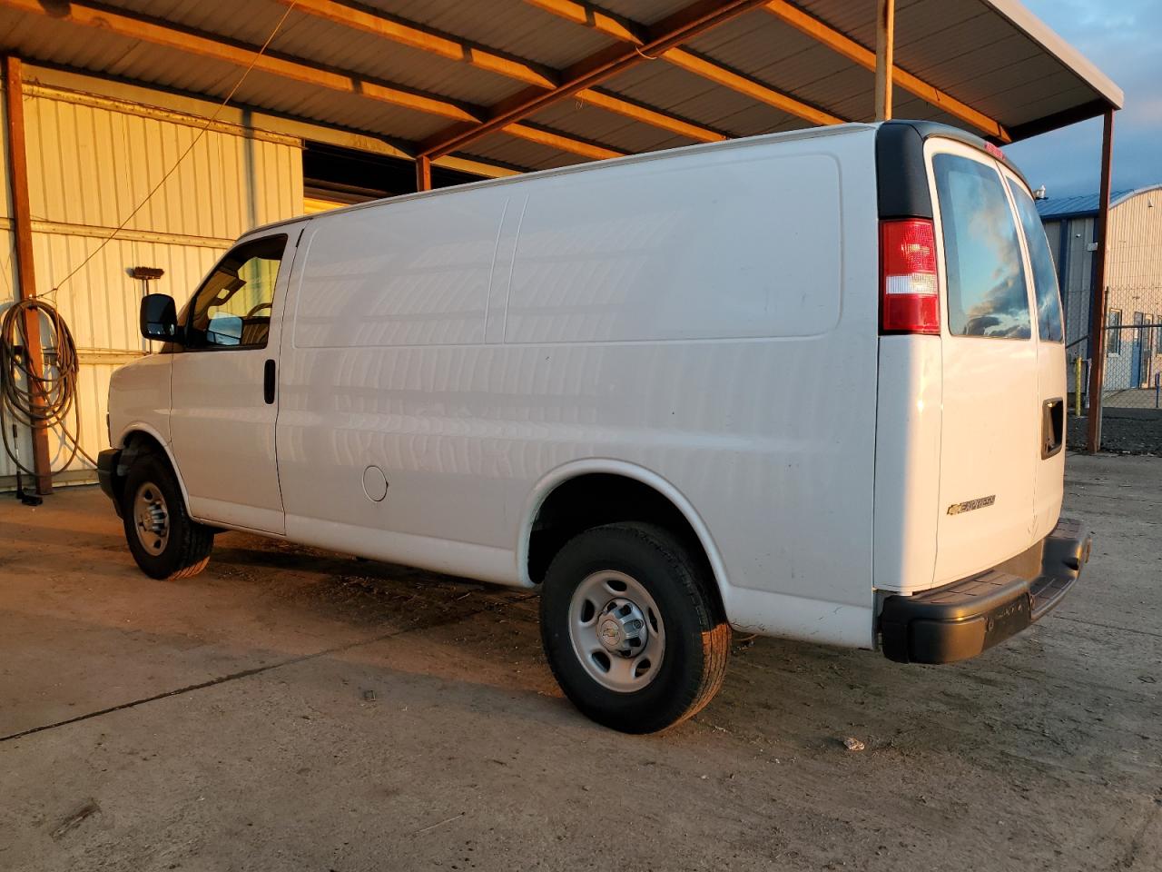 Obraz 2 z 2021 CHEVROLET EXPRESS G2500  2021 z VIN 1GCWGAFPXM1309667