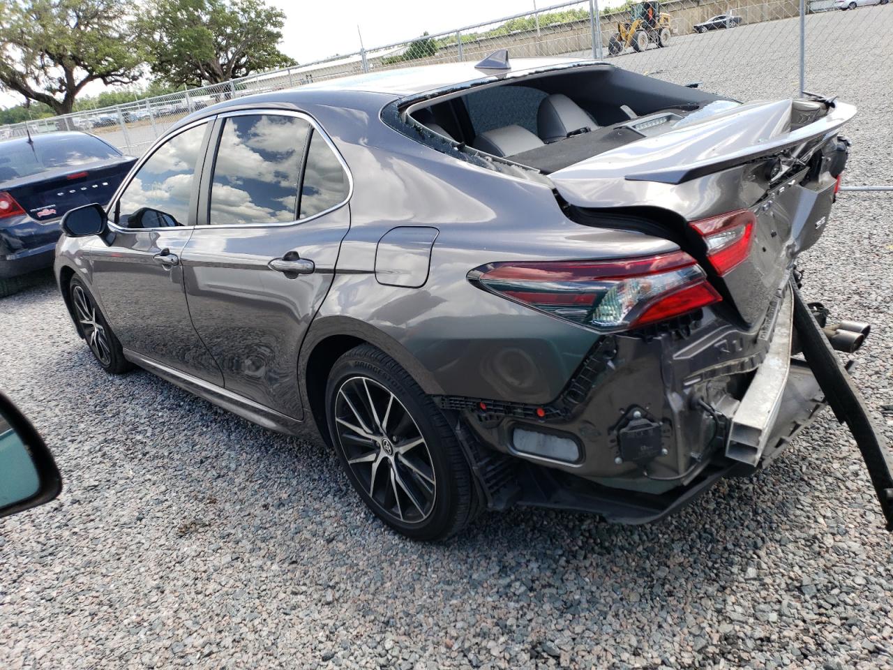 Obraz 2 z 2021 TOYOTA CAMRY SE 2021 z VIN 4T1G11AK4MU489059