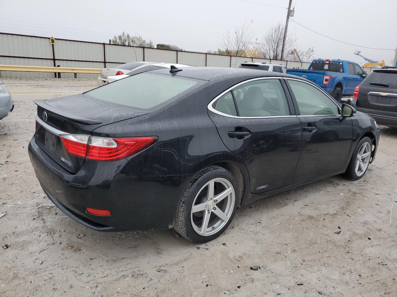 Image 3 of 2013 LEXUS ES 300H 2013 with VIN JTHBW1GGXD2009104