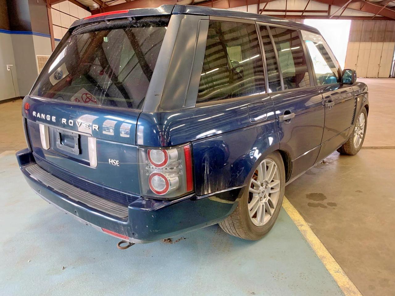 Image 3 of Land Rover Range Rover Hse 2011 with VIN SALME1D48BA349564