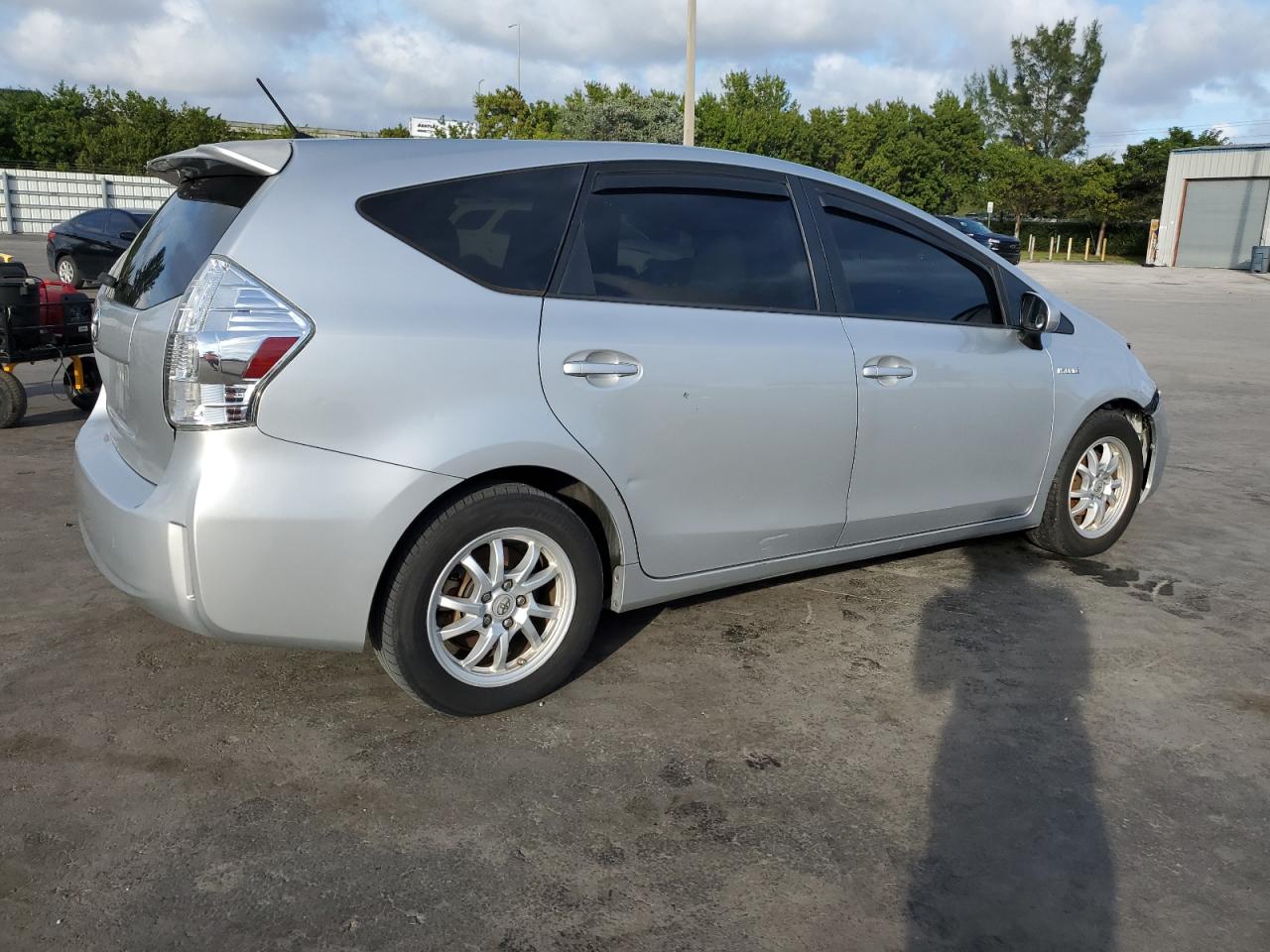 Image 3 of 2013 TOYOTA PRIUS V 2013 with VIN JTDZN3EU3D3230092
