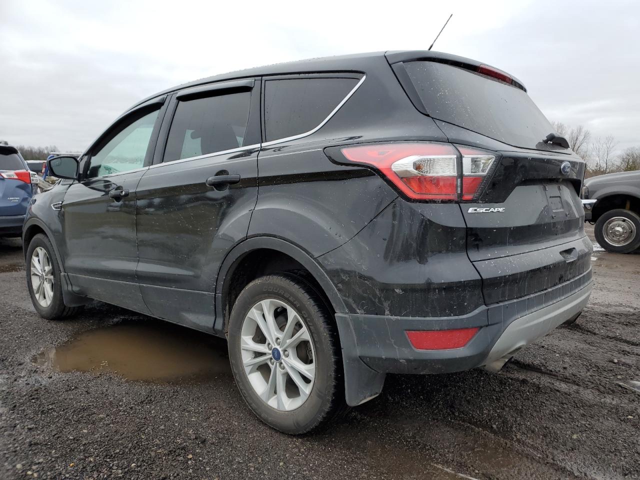 Obraz 2 z 2017 FORD ESCAPE SE 2017 z VIN 1FMCU9GD3HUC62142