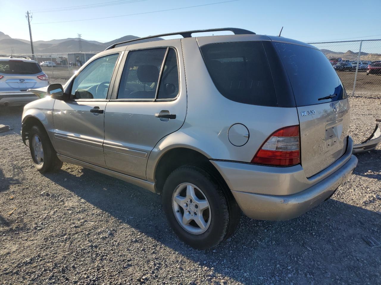 Obraz 2 z 2001 MERCEDES-BENZ ML 320 2001 z VIN 4JGAB54E71A259285