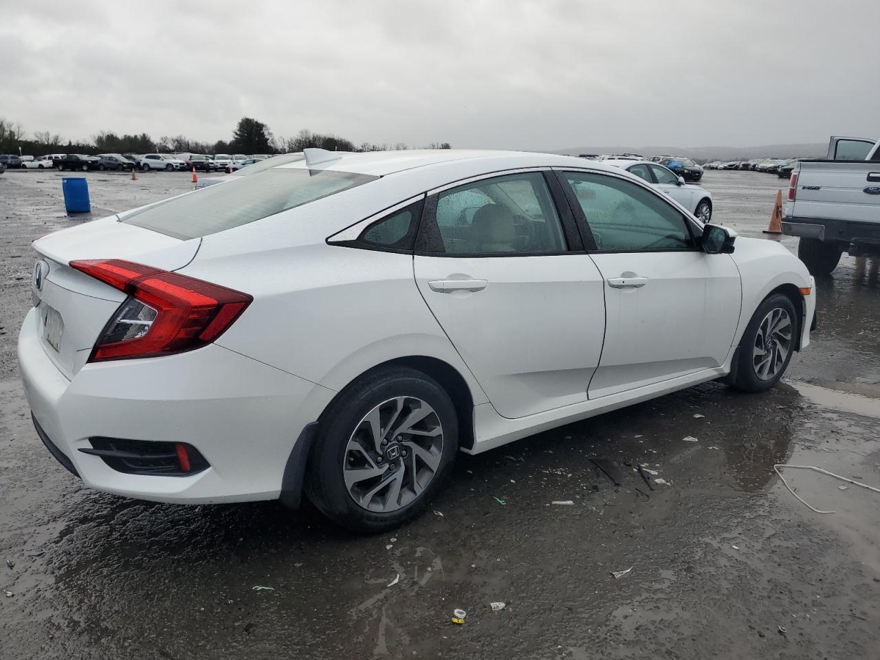 Obraz 3 z 2018 HONDA CIVIC EX 2018 z VIN 19XFC2F72JE209847