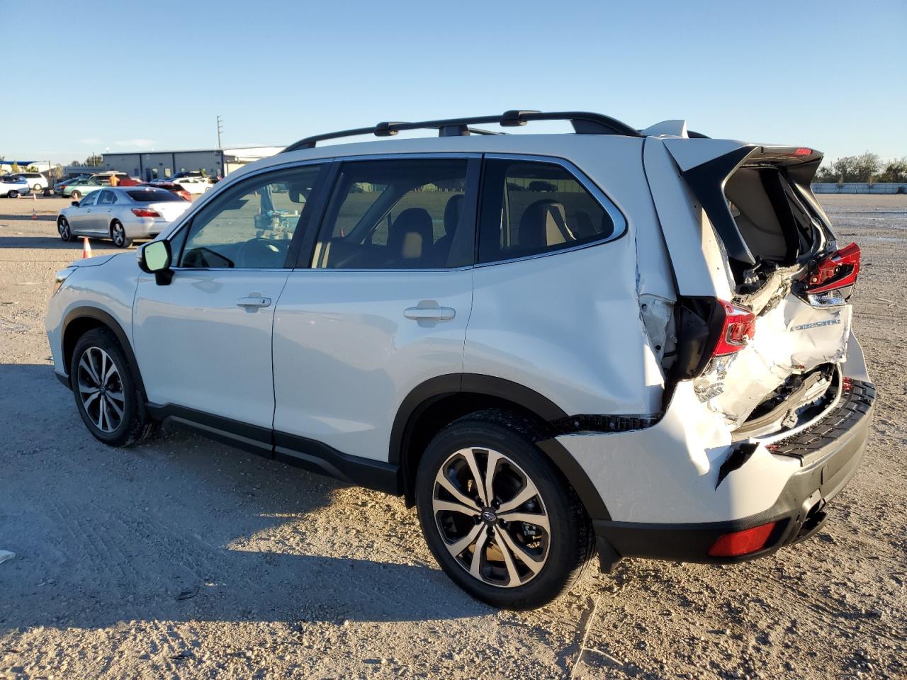 Изображение 2 2019 SUBARU FORESTER LIMITED 2019 с VIN JF2SKASC1KH418346