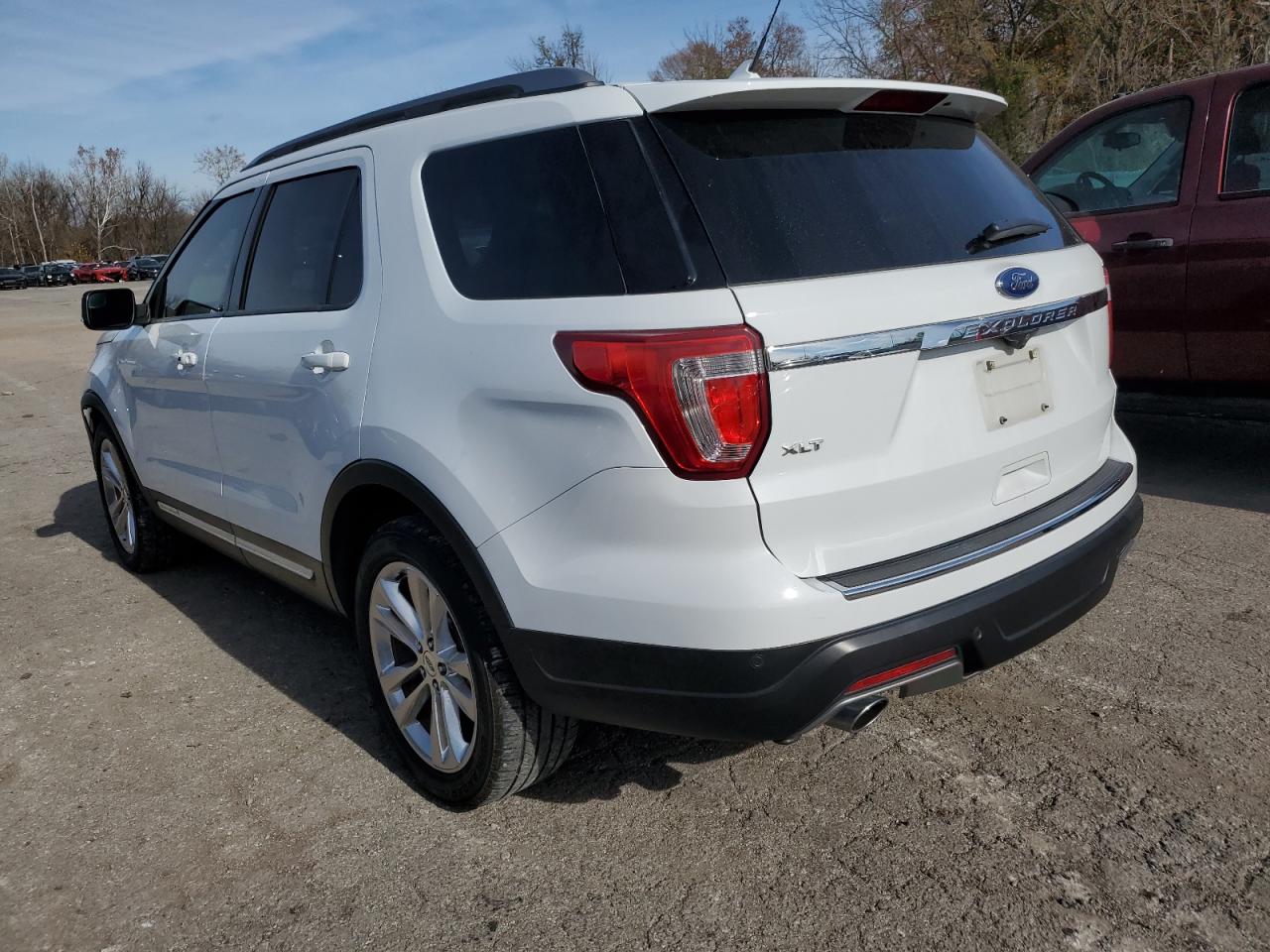 Image 2 of 2018 FORD EXPLORER XLT 2018 with VIN 1FM5K7D87JGB89114
