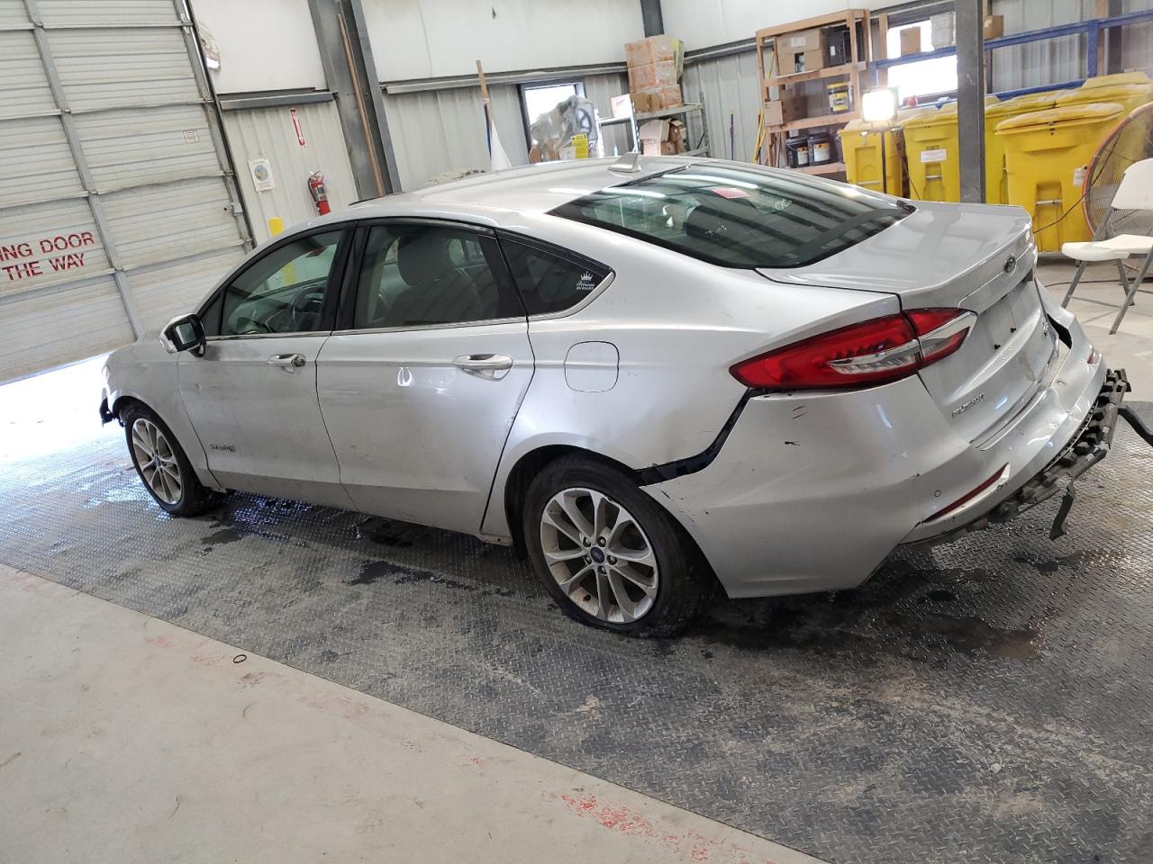 Image 2 of 2019 FORD FUSION SE 2019 with VIN 3FA6P0LUXKR141932