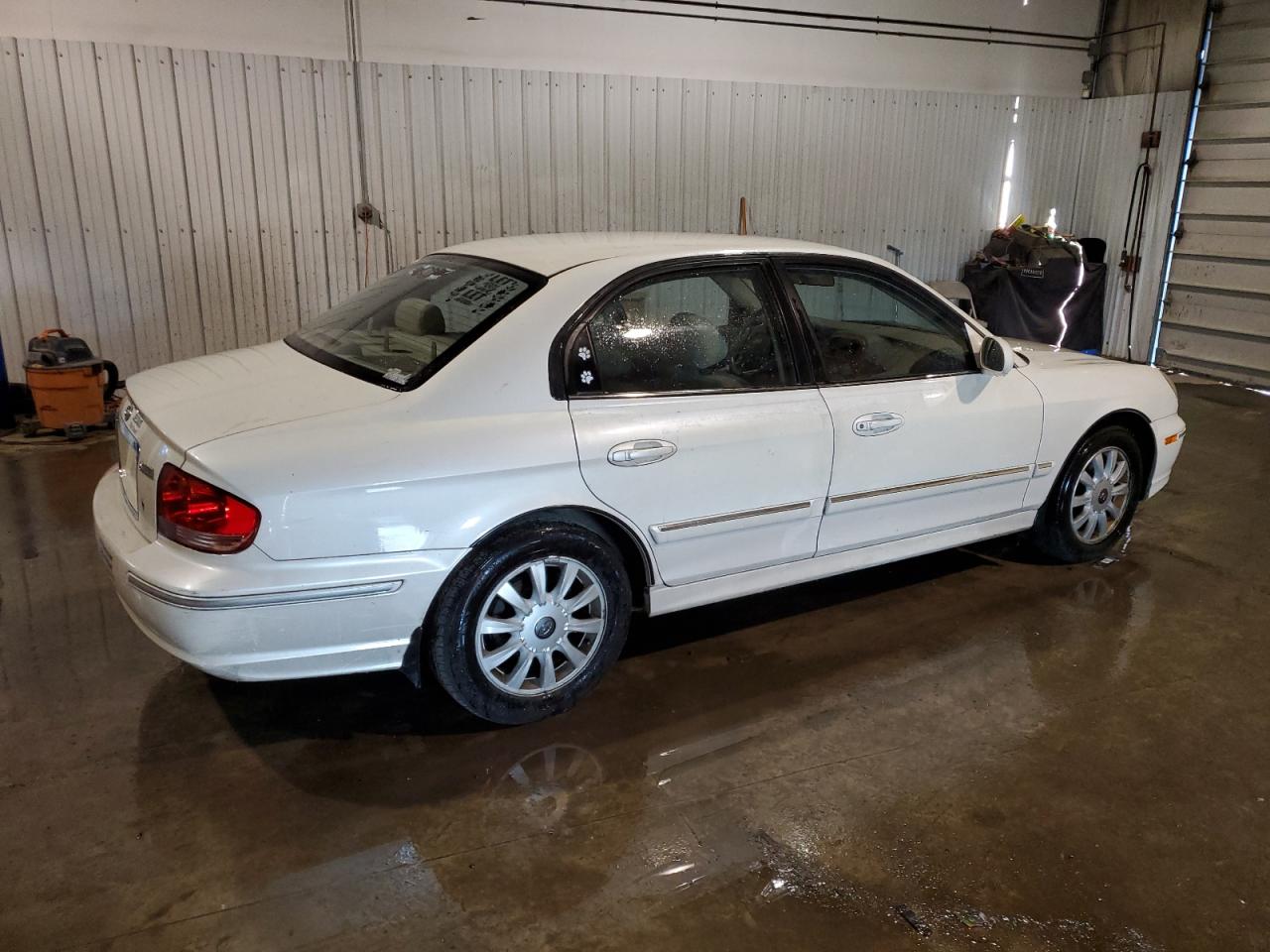 Image 3 of 2004 HYUNDAI SONATA GLS 2004 with VIN KMHWF35H34A055787