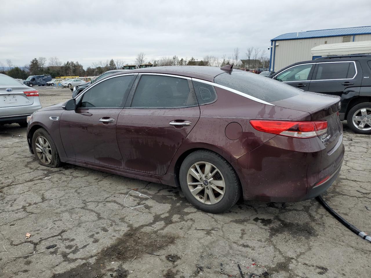 Obraz 2 z 2017 KIA OPTIMA LX 2017 z VIN 5XXGT4L38HG165520