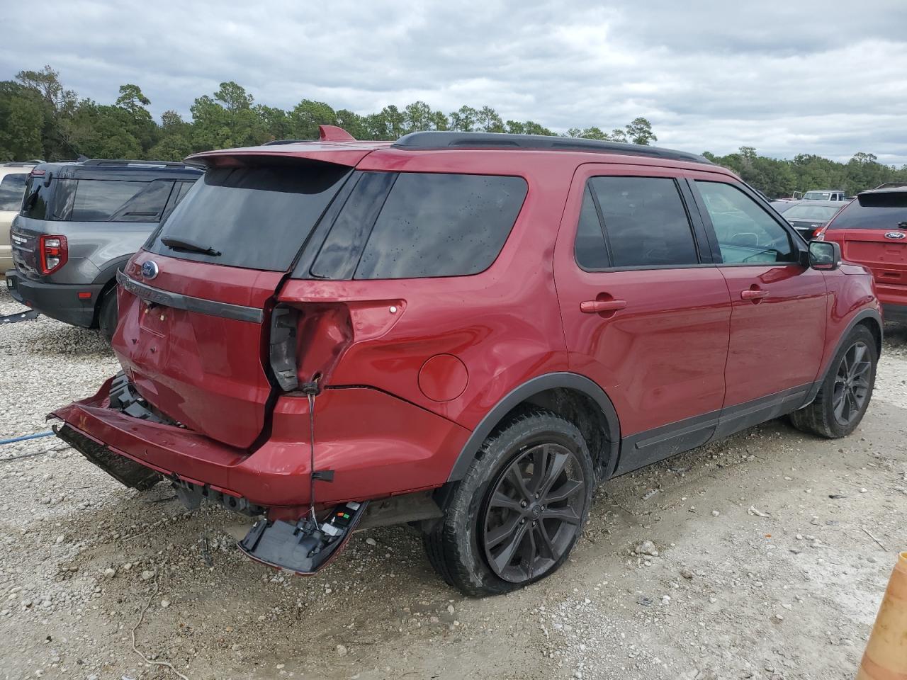 Изображение 3 2017 FORD EXPLORER XLT 2017 с VIN 1FM5K7D85HGB05883