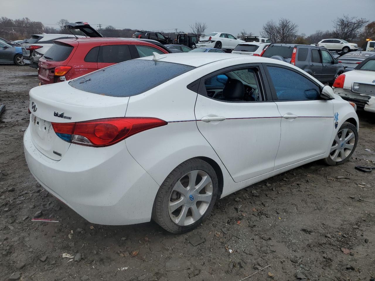 Obraz 3 z 2013 HYUNDAI ELANTRA GLS 2013 z VIN 5NPDH4AE3DH443263