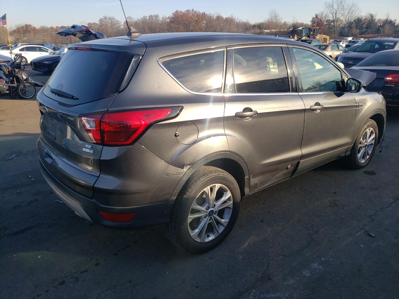 Изображение 3 2019 FORD ESCAPE SE 2019 с VIN 1FMCU9GD1KUA37628