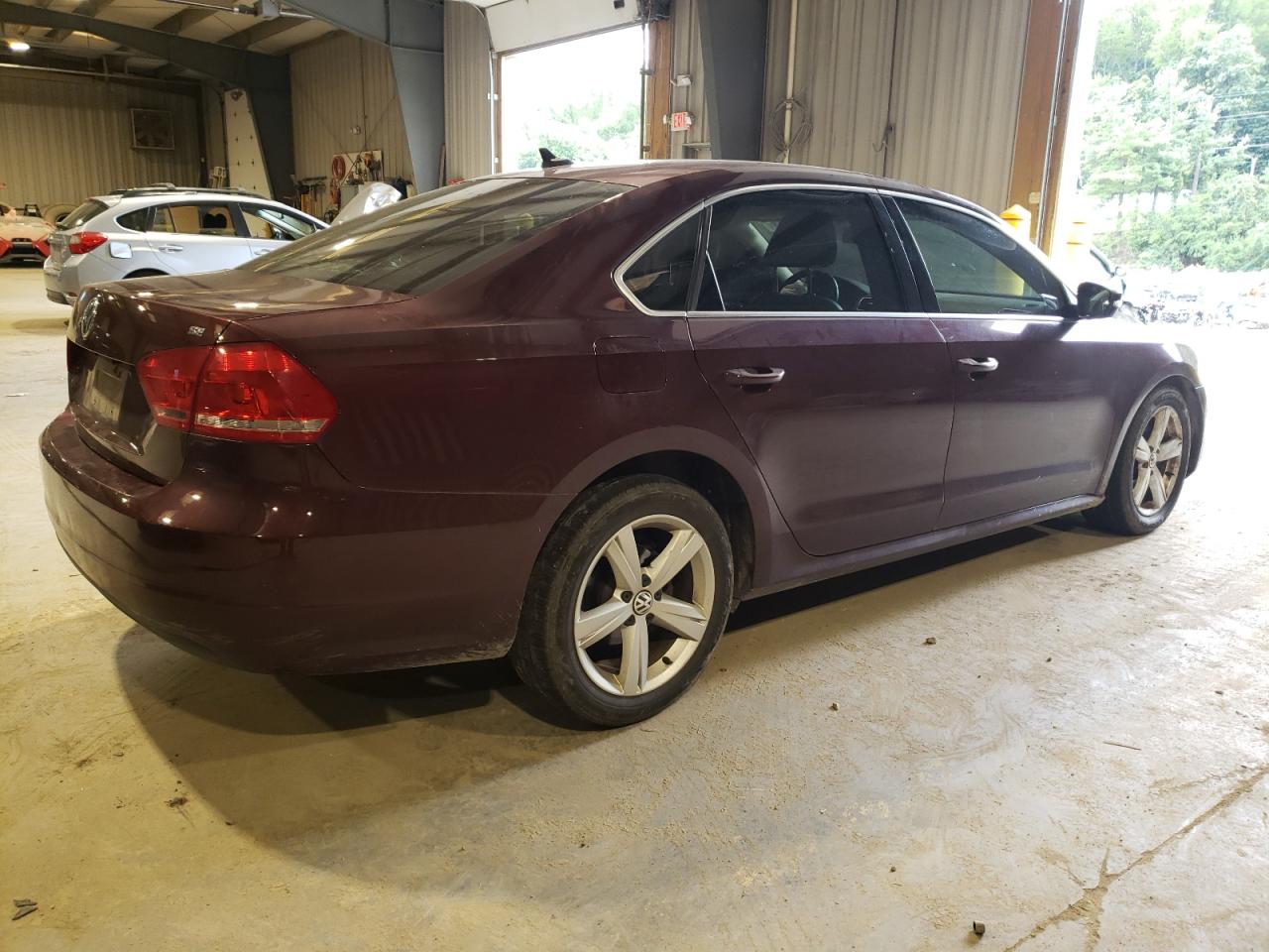 Изображение 3 2013 VOLKSWAGEN PASSAT SE 2013 с VIN 1VWBP7A38DC071728