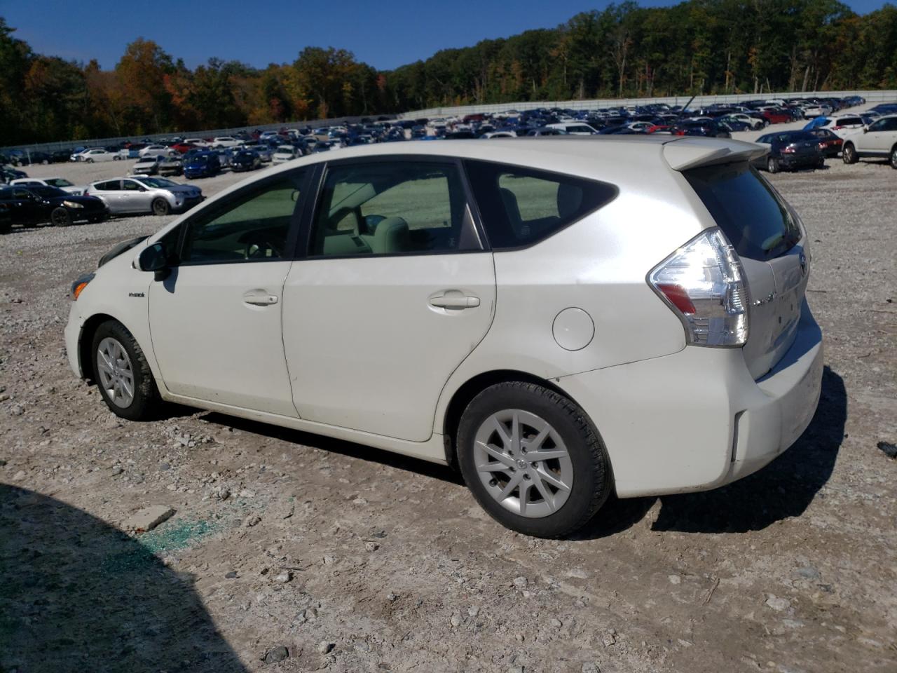 Image 2 of 2014 TOYOTA PRIUS V  2014 with VIN JTDZN3EU7EJ008457