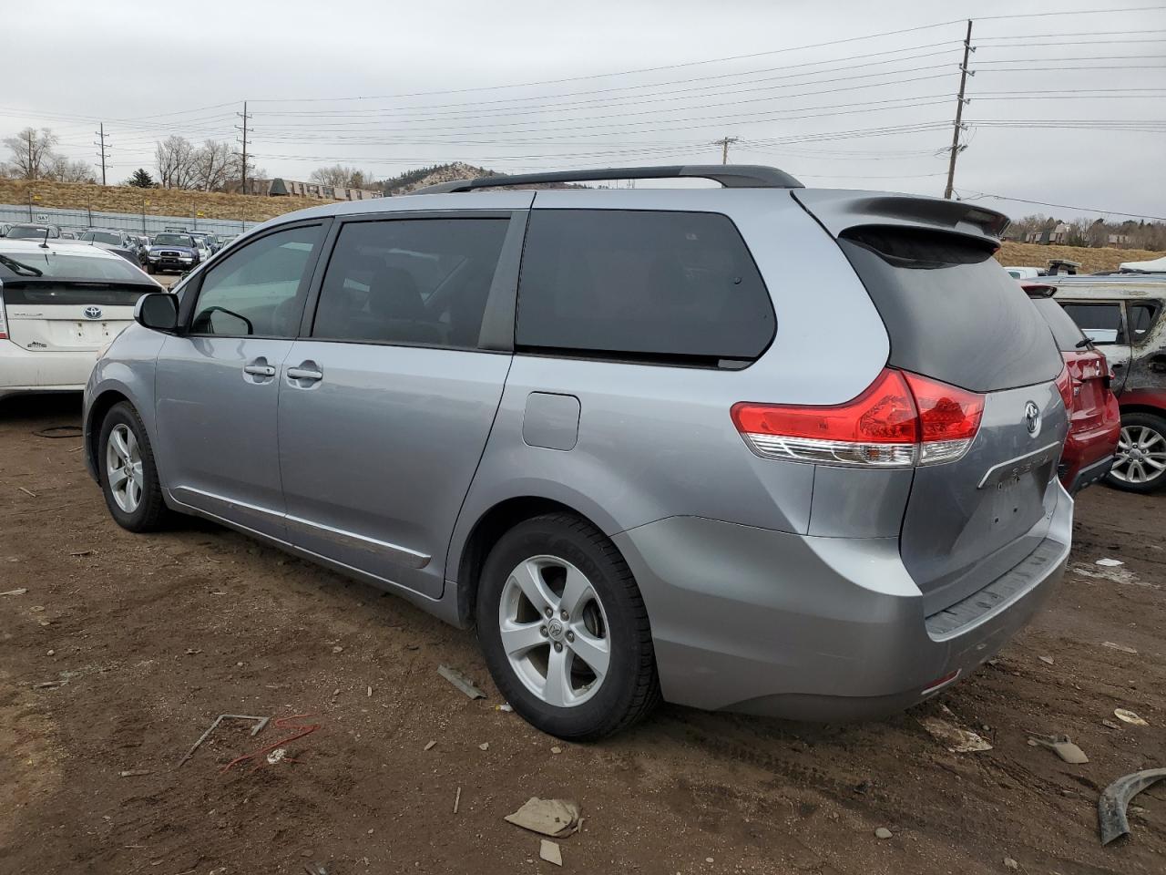 Изображение 2 2012 TOYOTA SIENNA LE 2012 с VIN 5TDKK3DC4CS177788