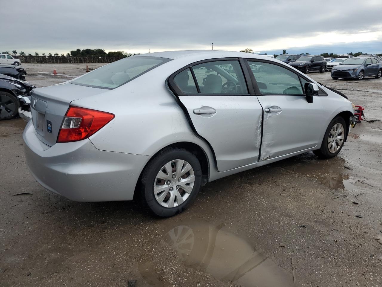 Изображение 3 2012 HONDA CIVIC LX 2012 с VIN 19XFB2F52CE045715