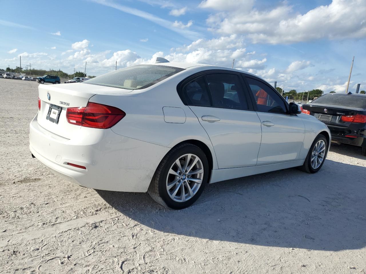 Изображение 3 2016 BMW 320 I 2016 с VIN WBA8E1G58GNT34430