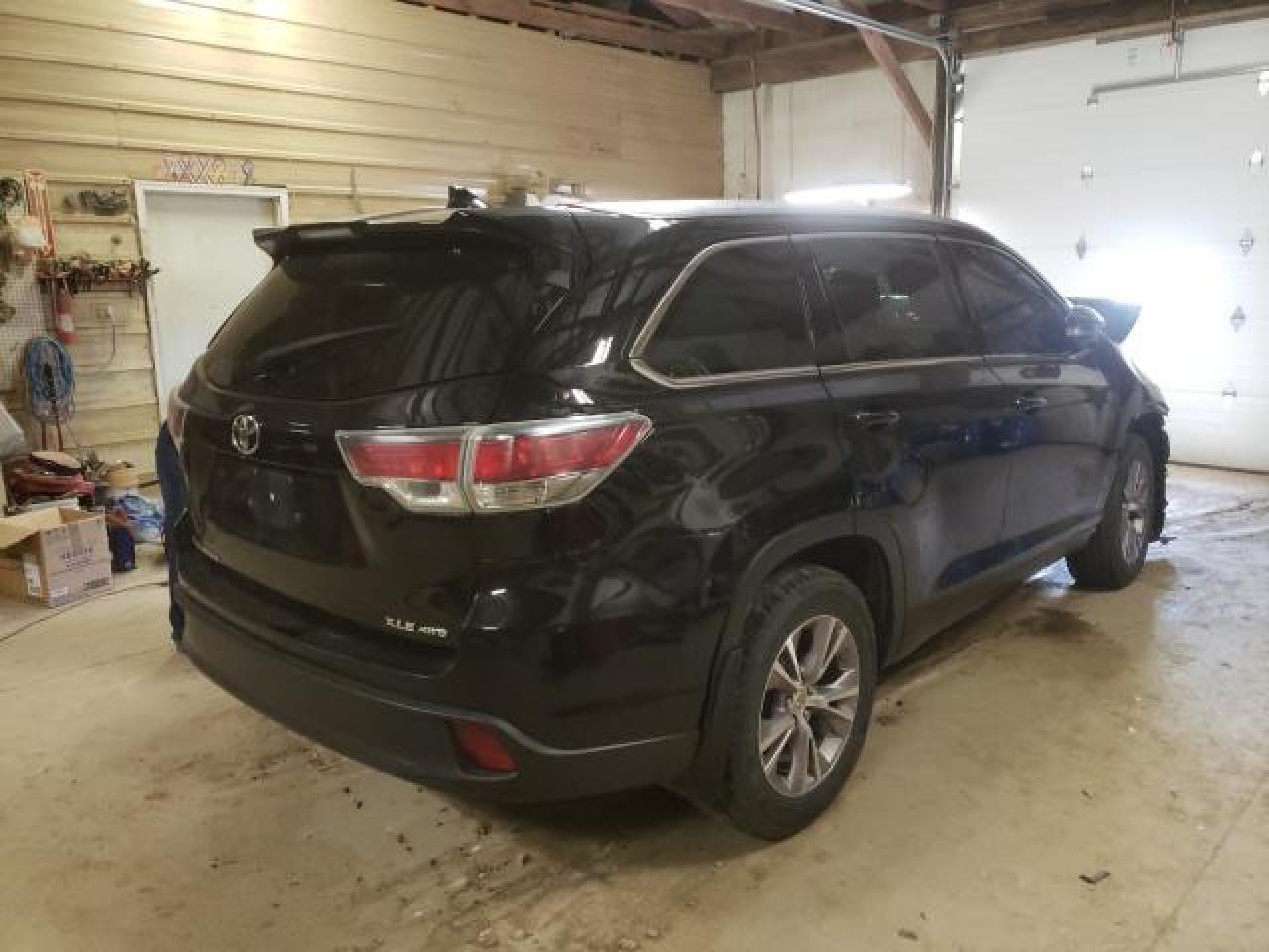 Изображение 3 2015 TOYOTA HIGHLANDER XLE 2015 с VIN 5TDJKRFH2FS142887