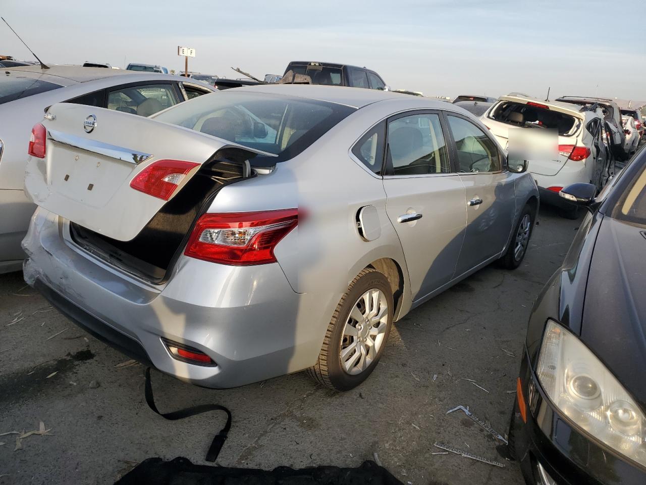 Obraz 3 z 2016 NISSAN SENTRA S 2016 z VIN 3N1AB7AP7GY225649
