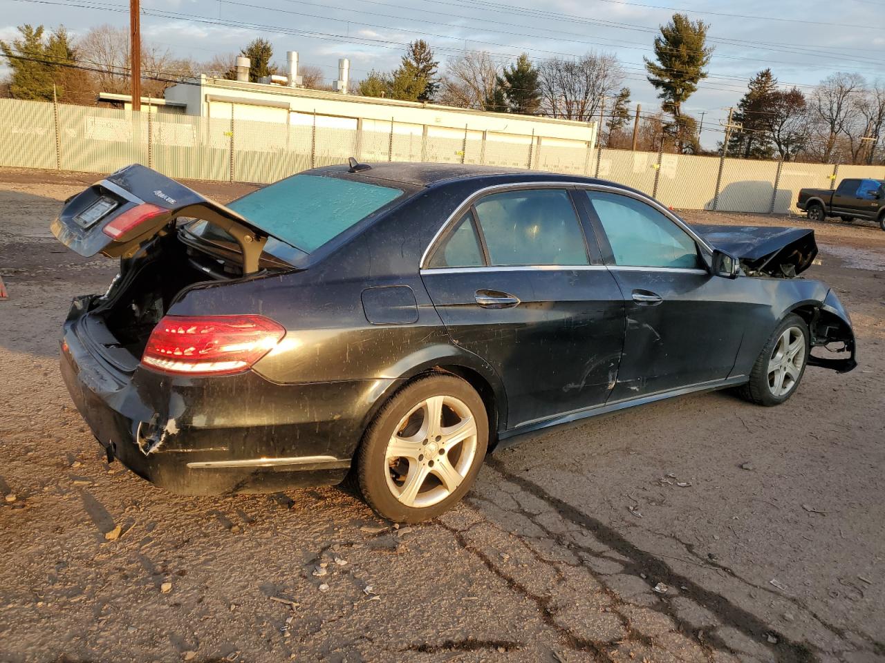 Obraz 3 z 2014 MERCEDES-BENZ E 350 4MATIC 2014 z VIN WDDHF8JB3EA955785