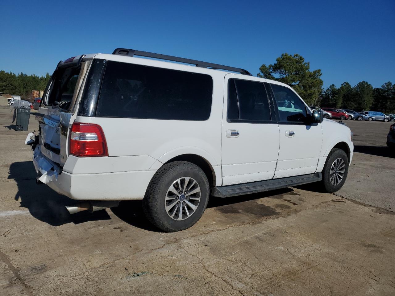 Image 3 of 2015 FORD EXPEDITION EL XLT 2015 with VIN 1FMJK1HTXFEF38246