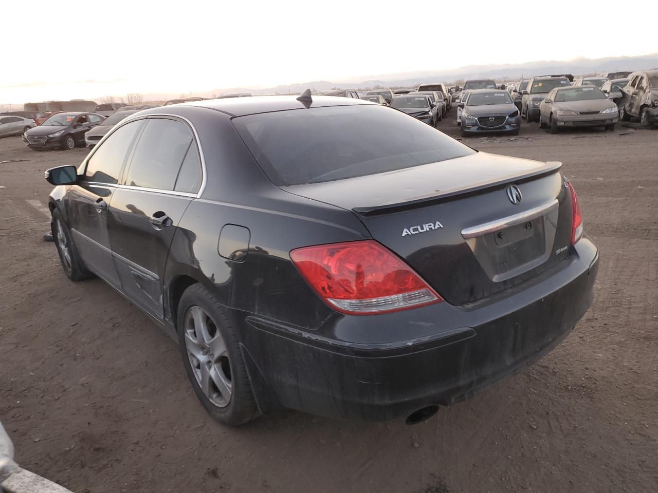Image 2 of 2005 ACURA RL  2005 with VIN JH4KB16535C005659