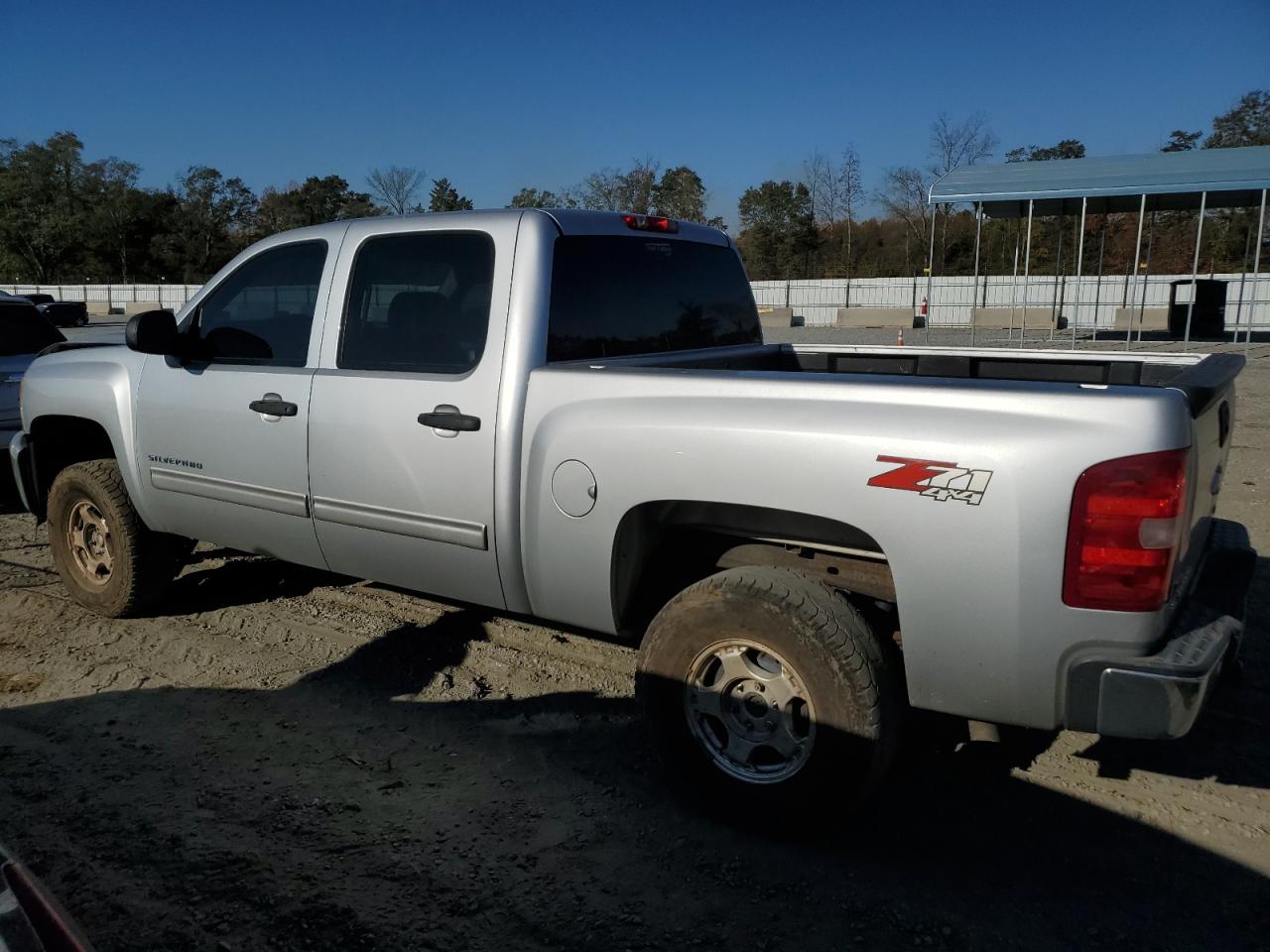 Image 2 of 2011 CHEVROLET SILVERADO K1500 LT 2011 with VIN 3GCPKSE32BG204272