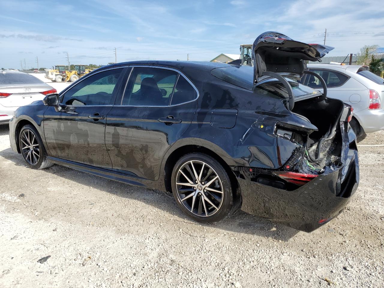 Image 2 of 2022 TOYOTA CAMRY SE 2022 with VIN 4T1G11AK7NU071841