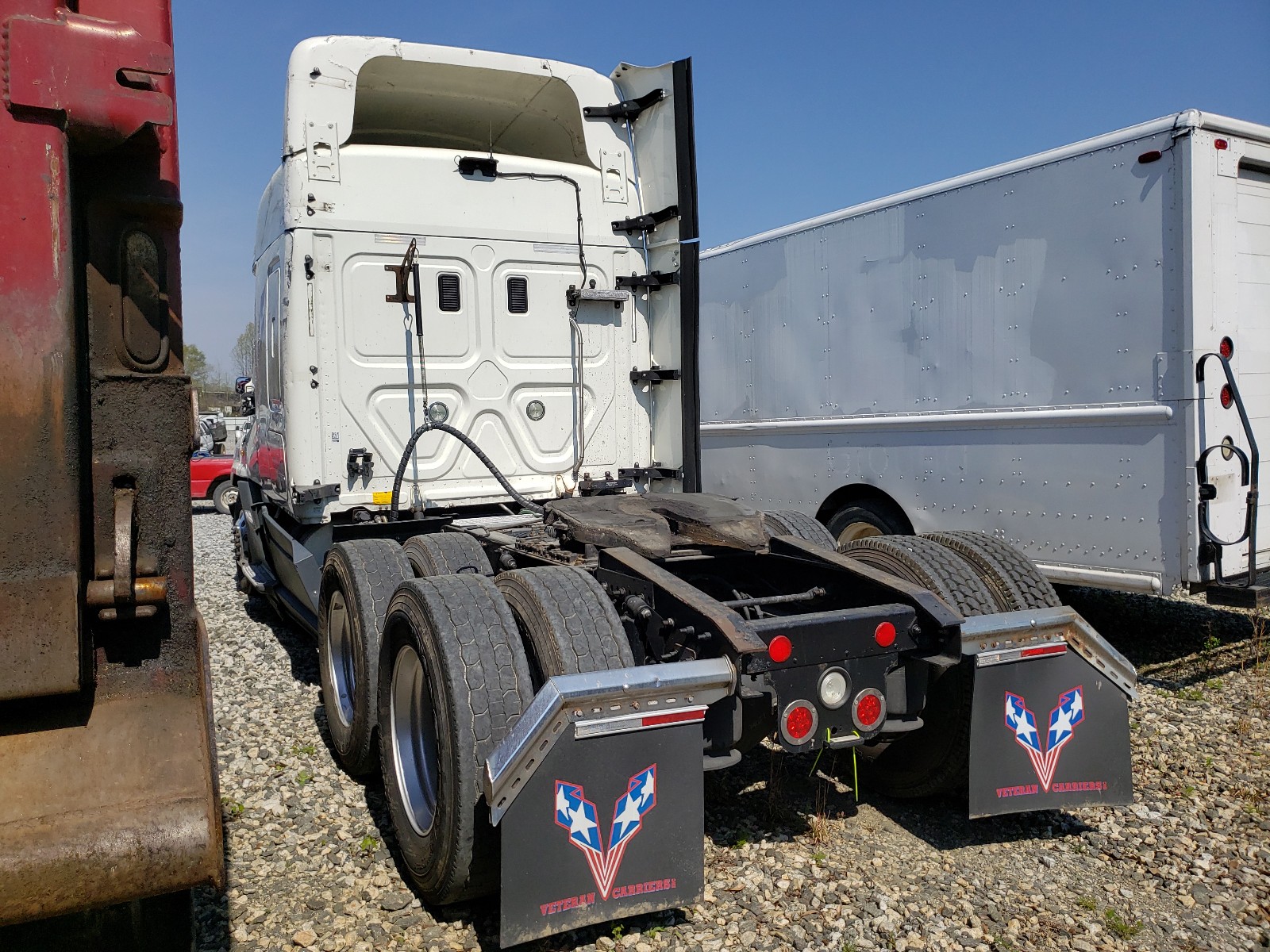 Image 3 of 2015 FREIGHTLINER CASCADIA 125 2015 with VIN 3AKJGLD51FSGU8008