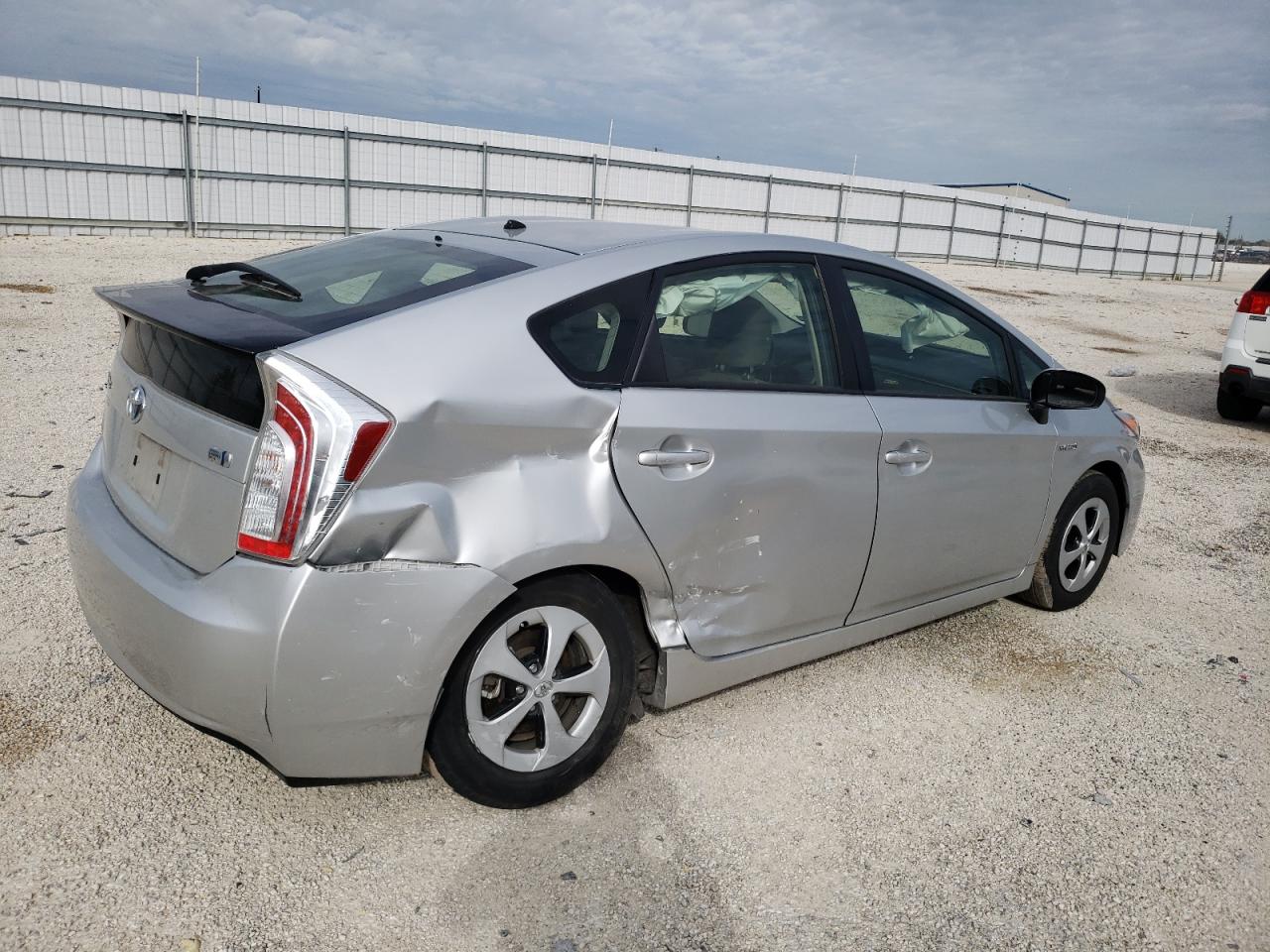 Image 3 of 2015 TOYOTA PRIUS  2015 with VIN JTDKN3DU5F0482384