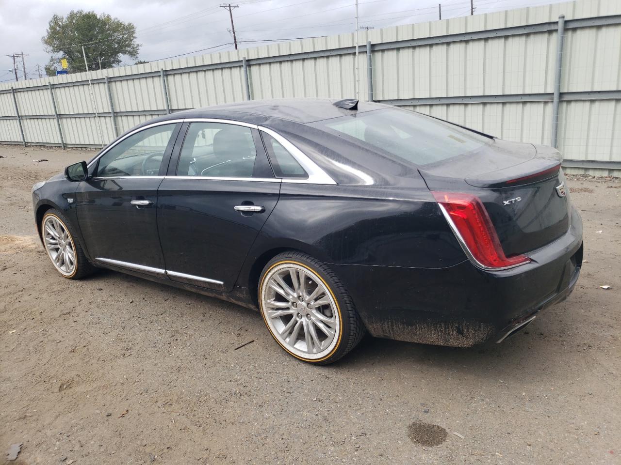 Obraz 2 z 2019 CADILLAC XTS LUXURY 2019 z VIN 2G61M5S3XK9133339