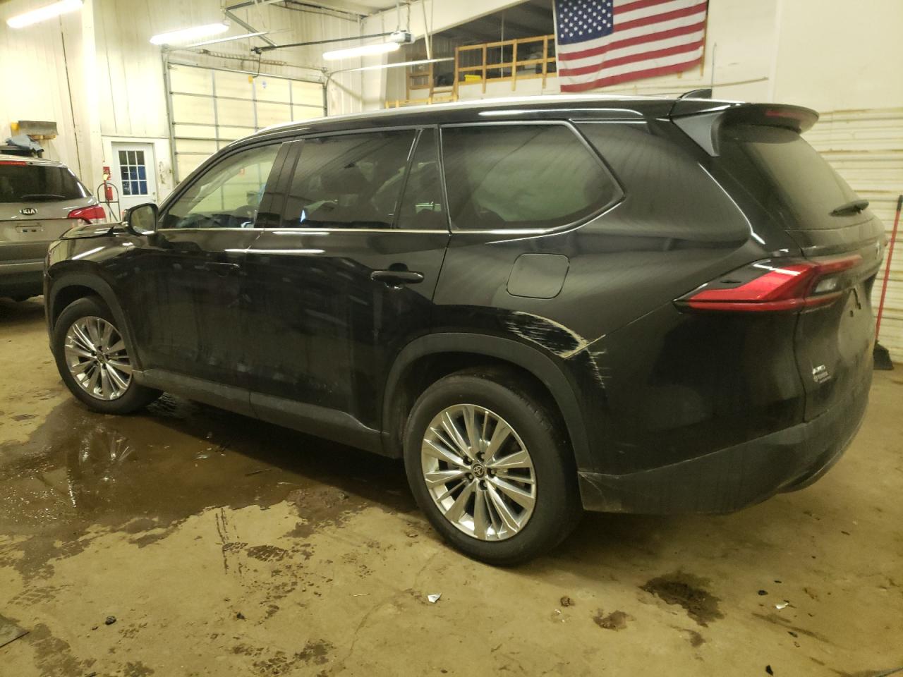 Image 2 of 2024 TOYOTA GRAND HIGHLANDER XLE 2024 with VIN 5TDAAAB59RS018426