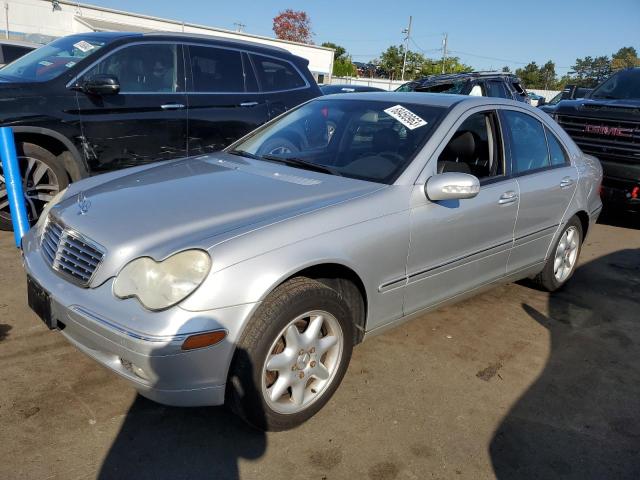 Obraz 1 z 2004 MERCEDES-BENZ C-CLASS 240 2004 z VIN WDBRF61J74A552903