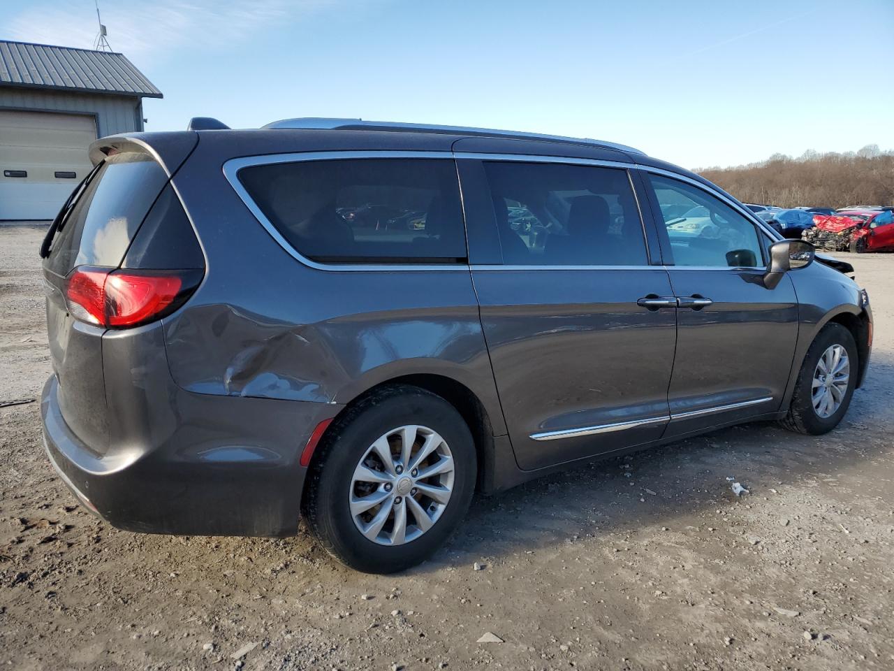 Obraz 3 z 2018 CHRYSLER PACIFICA TOURING L 2018 z VIN 2C4RC1BG8JR331270
