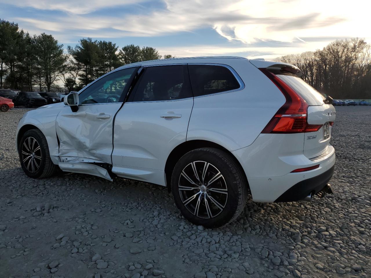 Изображение 2 2019 VOLVO XC60 T5 2019 с VIN LYV102RK5KB316116