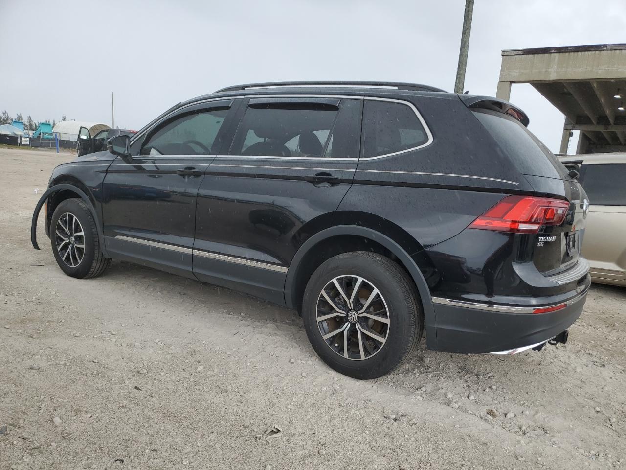 Image 2 of 2021 VOLKSWAGEN TIGUAN SE 2021 with VIN 3VV2B7AXXMM128385
