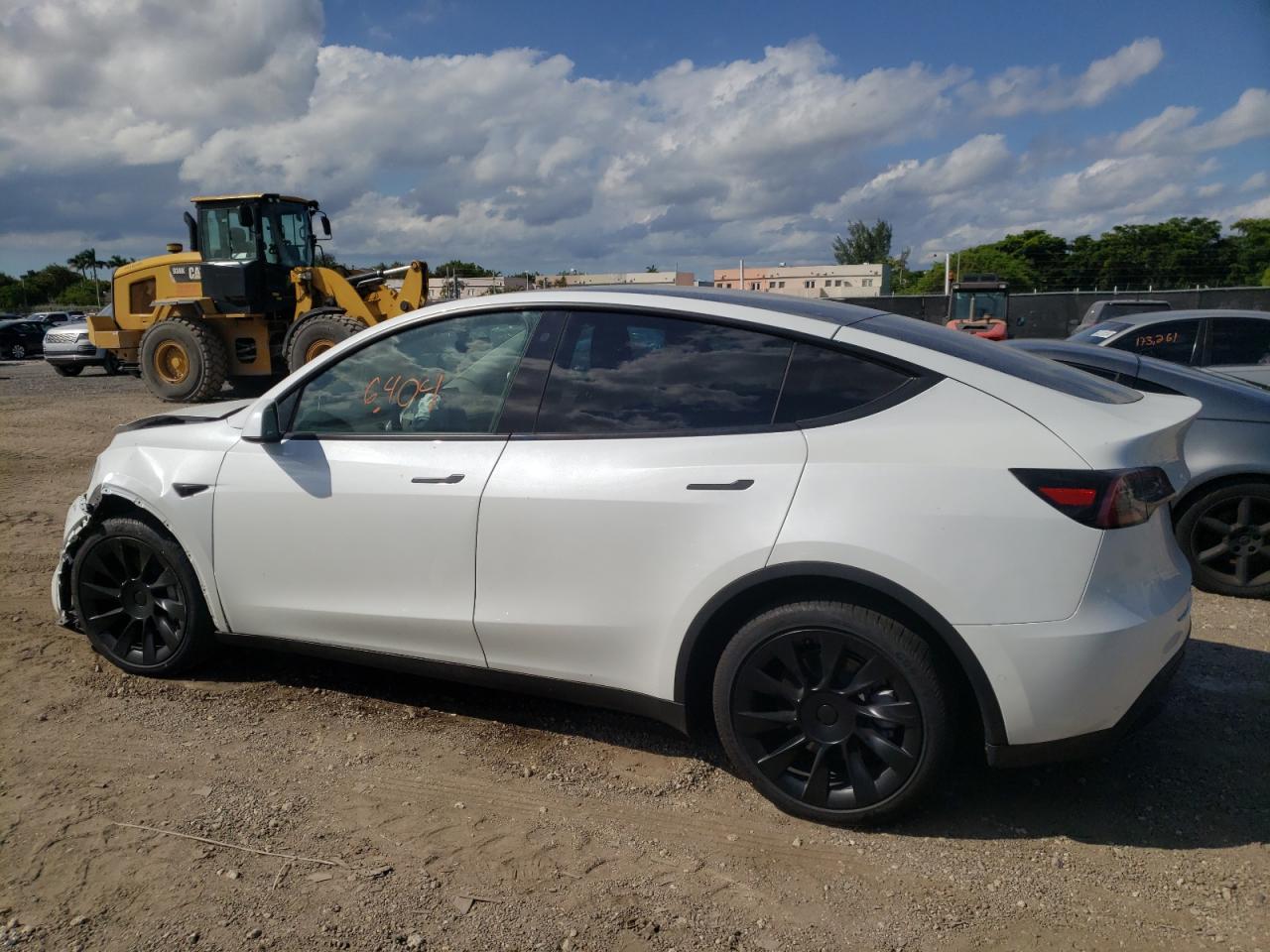 Изображение 2 2022 TESLA MODEL Y  2022 с VIN 7SAYGDEEXNF385735