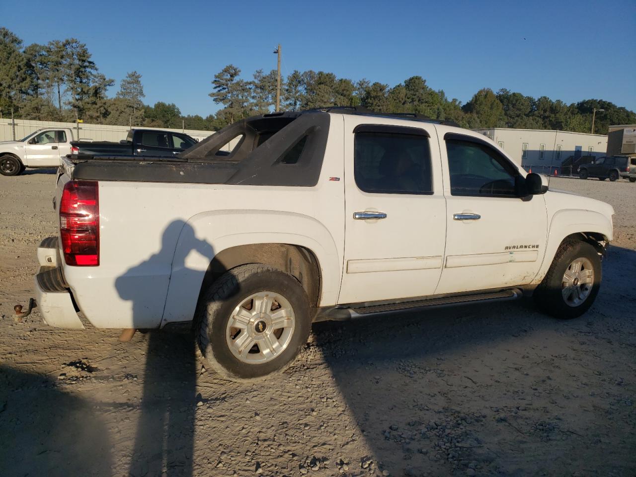 Изображение 3 2011 CHEVROLET AVALANCHE LT 2011 с VIN 3GNMCFE01BG116530