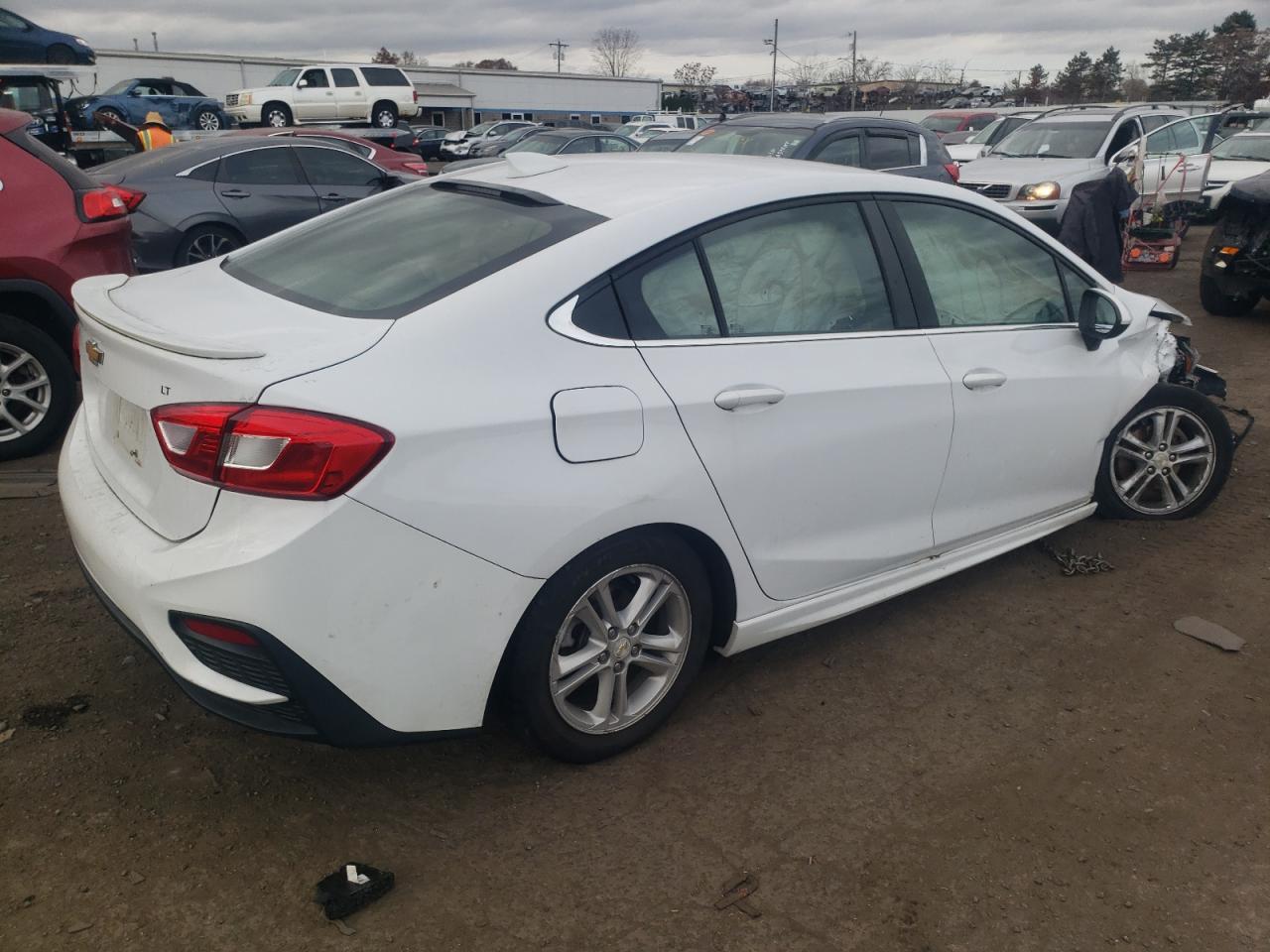 Obraz 3 z 2018 CHEVROLET CRUZE LT 2018 z VIN 1G1BE5SM9J7248479