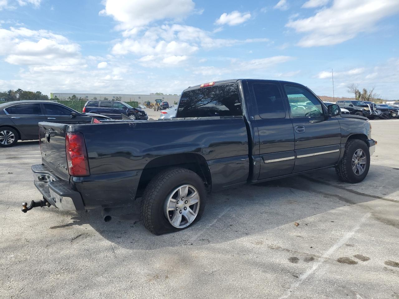 Изображение 3 2003 CHEVROLET SILVERADO C1500 2003 с VIN 2GCEC19T231281131