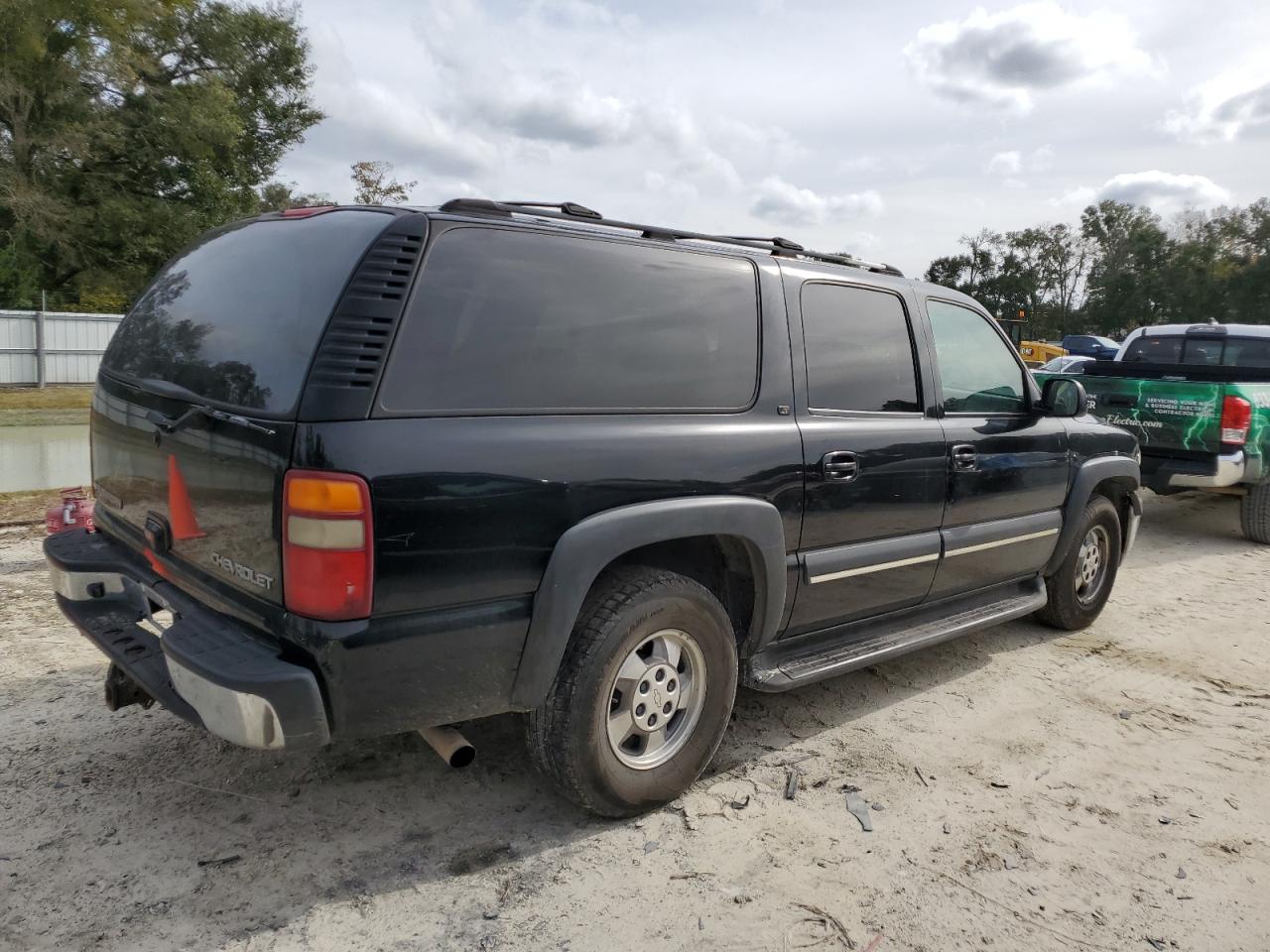 Image 3 of 2003 CHEVROLET SUBURBAN C1500 2003 with VIN 3GNEC16Z33G207434