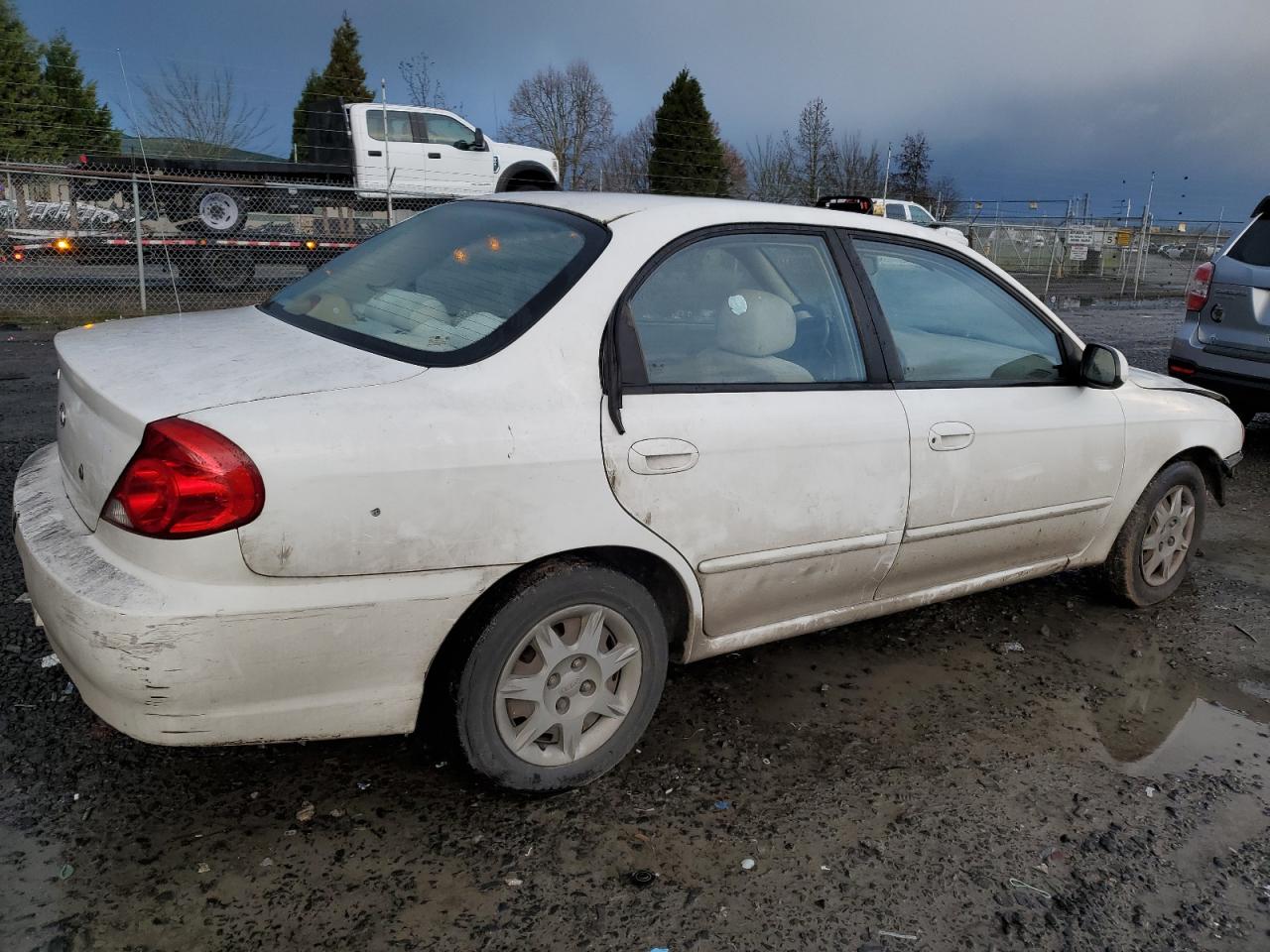 Obraz 3 z 2002 KIA SPECTRA BASE 2002 z VIN KNAFB121125207502